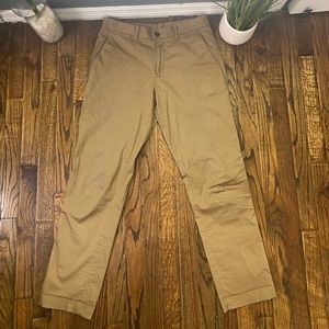 GAP Chinos